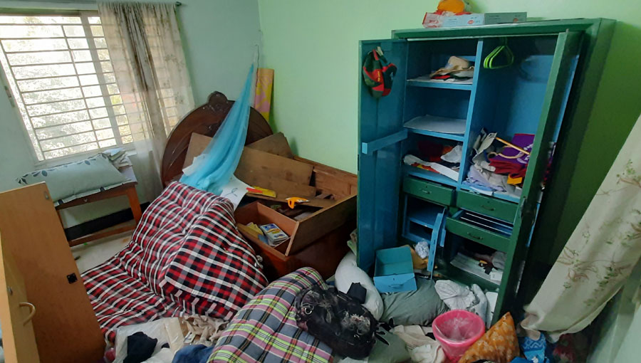 ডিবি পরিচয়ে মধ্যরাতে ব্যবসায়ীর বাসায় ডাকাতি, স্বর্ণাংকারসহ নগদ অর্থ লুট